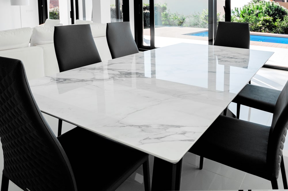 une table en marbre
